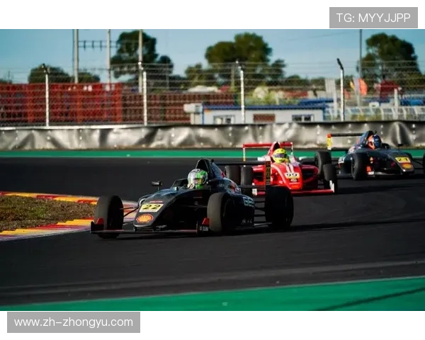 歌蒂成澳门大赛车罕见女车手，英国小将多赛区经验挑战东望洋赛道