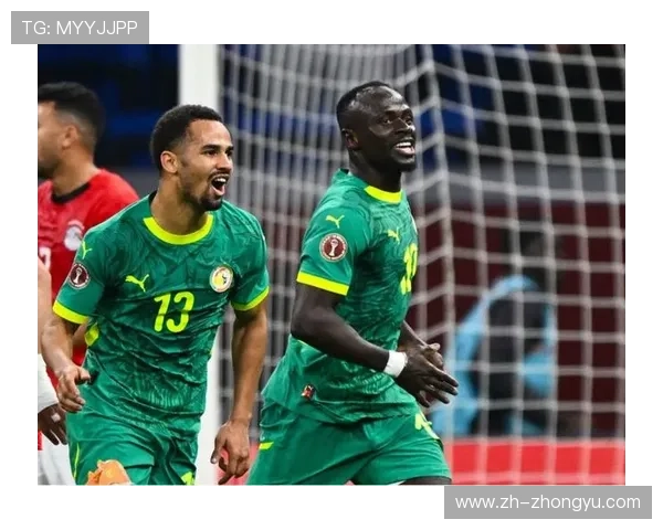 点球判罚瞬间，塞内加尔队长马内与主帅西塞的决策对话
